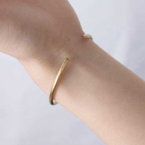 華奢なバングル｜φ3mm 磨き仕上げ 真鍮 ハンドメイド 〈丁度いい