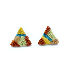 mosaic triangles 刺繍ピアス 4枚目の画像