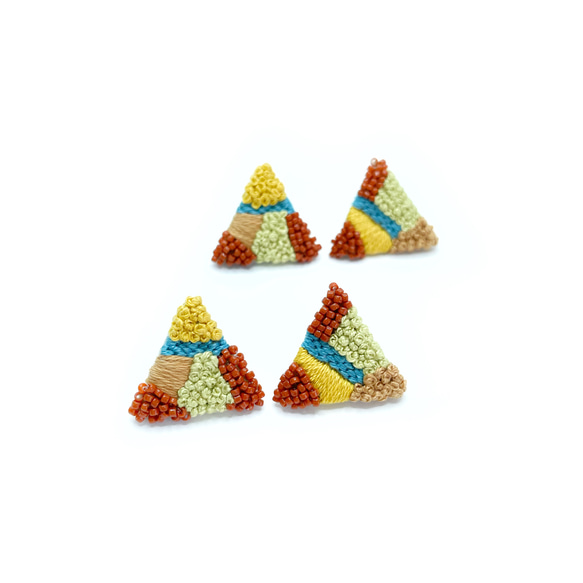 mosaic triangles 刺繍ピアス 1枚目の画像