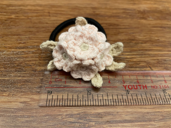 繡球花花叢花卉造型頭飾橡皮圈 人手編織 毛線 第5張的照片