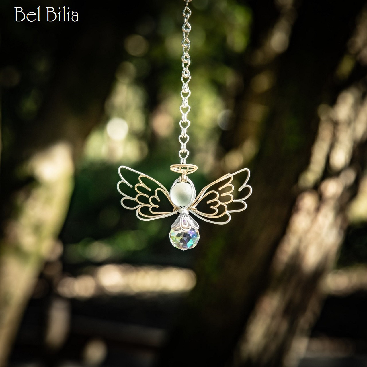 サンキャッチャー♡ハンドメイド「グリーンのステンドグラスとクリスタル蝶々♡」 サンキャッチャー♡ハンドメイド「グリーンのステンドグラスと