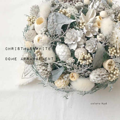 2024 green×whiteのクリスマスアレンジメント③ クリスマスのツリー風アレンジメント - クリスマスフラワー｜｜花や