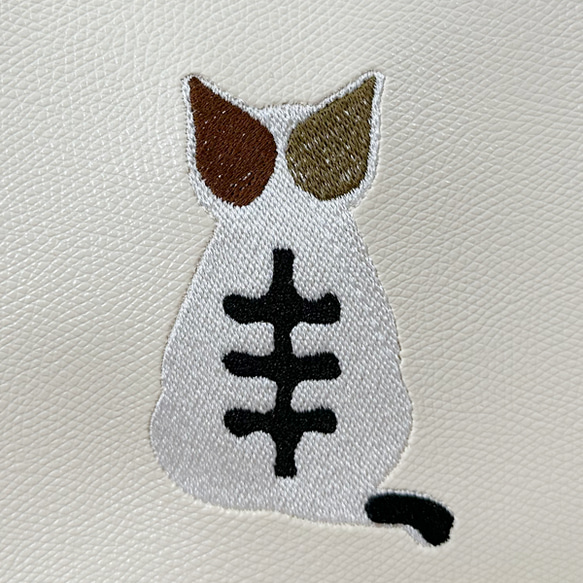 【特別セール限定】【送料無料】三毛猫後ろ向きシルエット刺繍  フェイクレザーミニショルダーバッグ 4枚目の画像