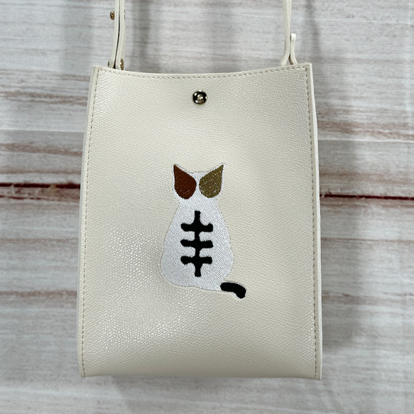 【特別セール限定】【送料無料】三毛猫後ろ向きシルエット刺繍  フェイクレザーミニショルダーバッグ 2枚目の画像