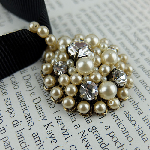 パールとラインストーンのドーム型チョーカー、クリスタルライン  