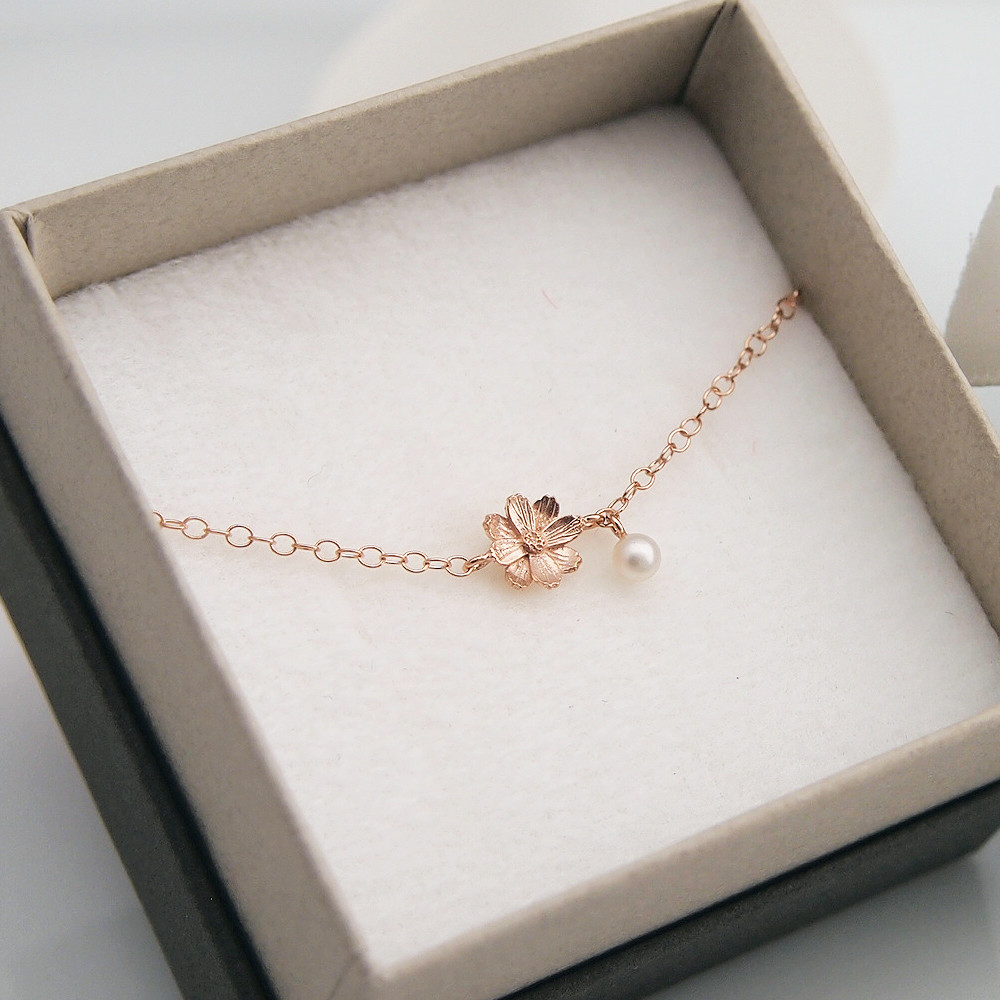 小さなコスモスと小さなパールのブレスレット