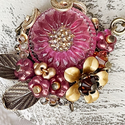 羨望の薔薇バロンジロードラン✴︎天然石モルガナイトとガラスボタンのネックレス 6枚目の画像