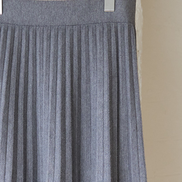 ﾓﾘﾉｶﾞｯｺｳ 着心地よく可愛い プリーツニットスカート (チャコールグレー) 4枚目の画像