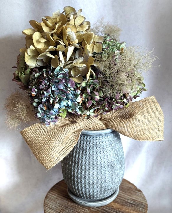 アンティーク紫陽花とスモークツリーの鉢付きドライフラワーアレンジメント3点セット　スワッグ花束 2枚目の画像