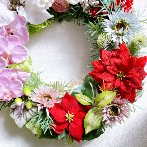 送料無料クリスマスリース 胡蝶蘭とポインセチアの鮮やかな