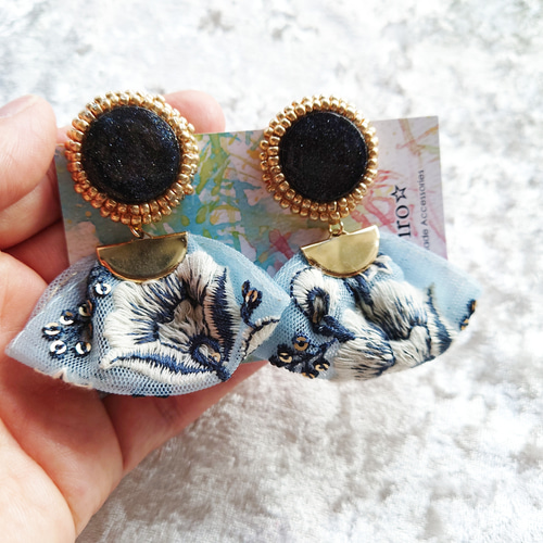 インド刺繍リボンピアス/大ぶり/くすみブルー/レジン/大人可愛い/個性