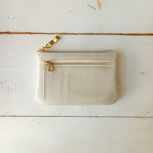 白い革のポーチ CREEZAN JETTER POUCH 「白は汚れる」常識を覆す、上質レザーの