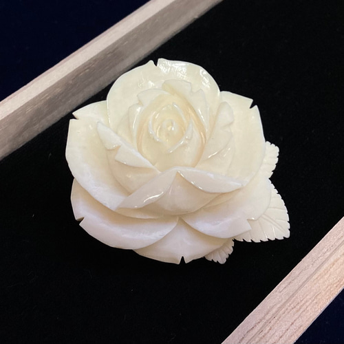★ヴィンテージ 象牙調 アイボリー 大薔薇ブローチ  彫刻工芸品★美品 ☆ヴィンテージ 象牙調 アイボリー 大薔薇ブローチ 彫刻工芸品