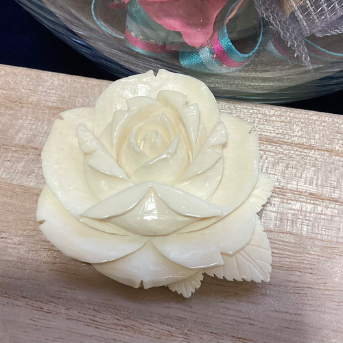 ★ヴィンテージ 象牙調 アイボリー 大薔薇ブローチ  彫刻工芸品★美品 象牙調 アイボリー 薔薇ブローチ 帯留め フラワー ローズ 細工彫