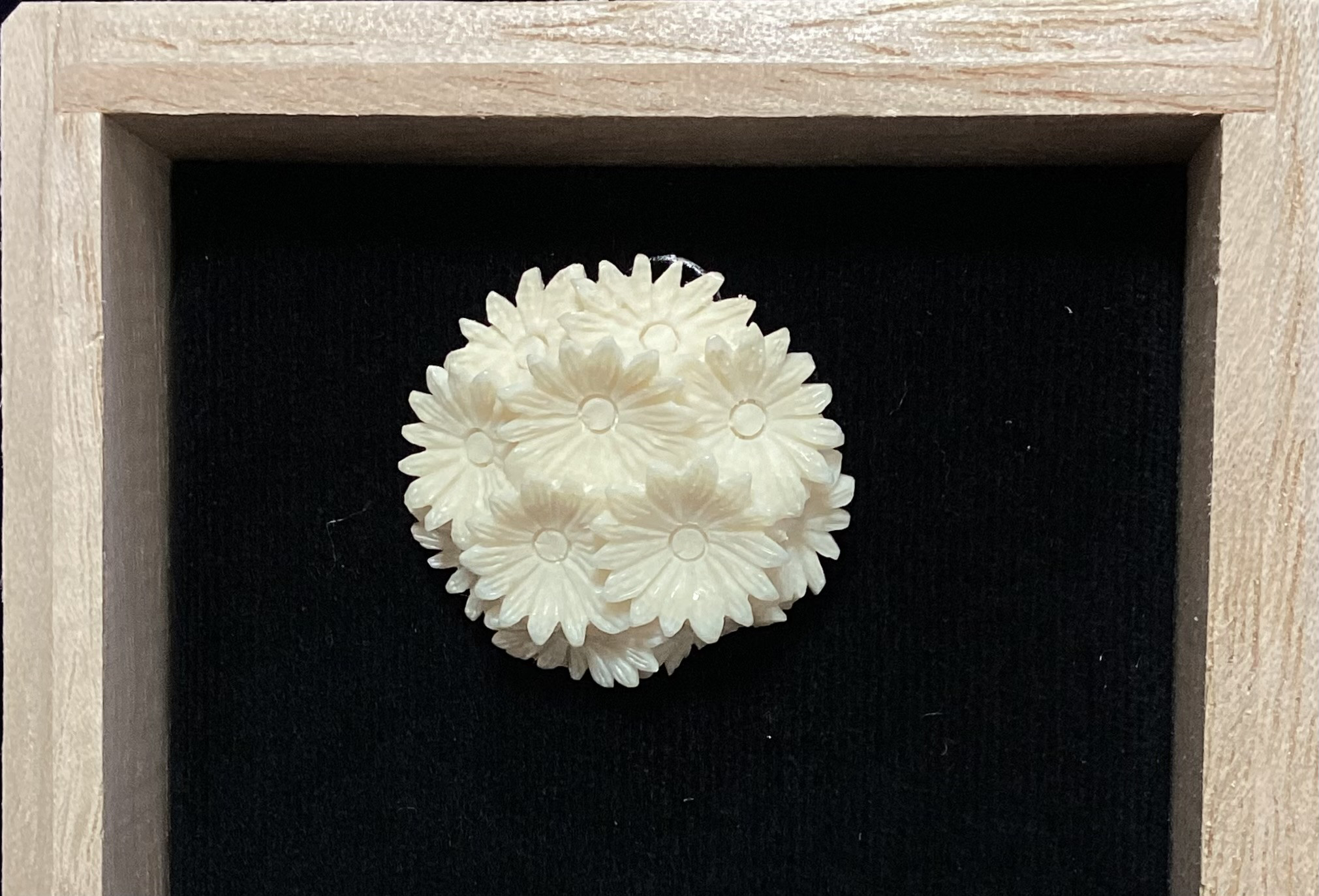 ☆本象牙ブローチ　※A-28