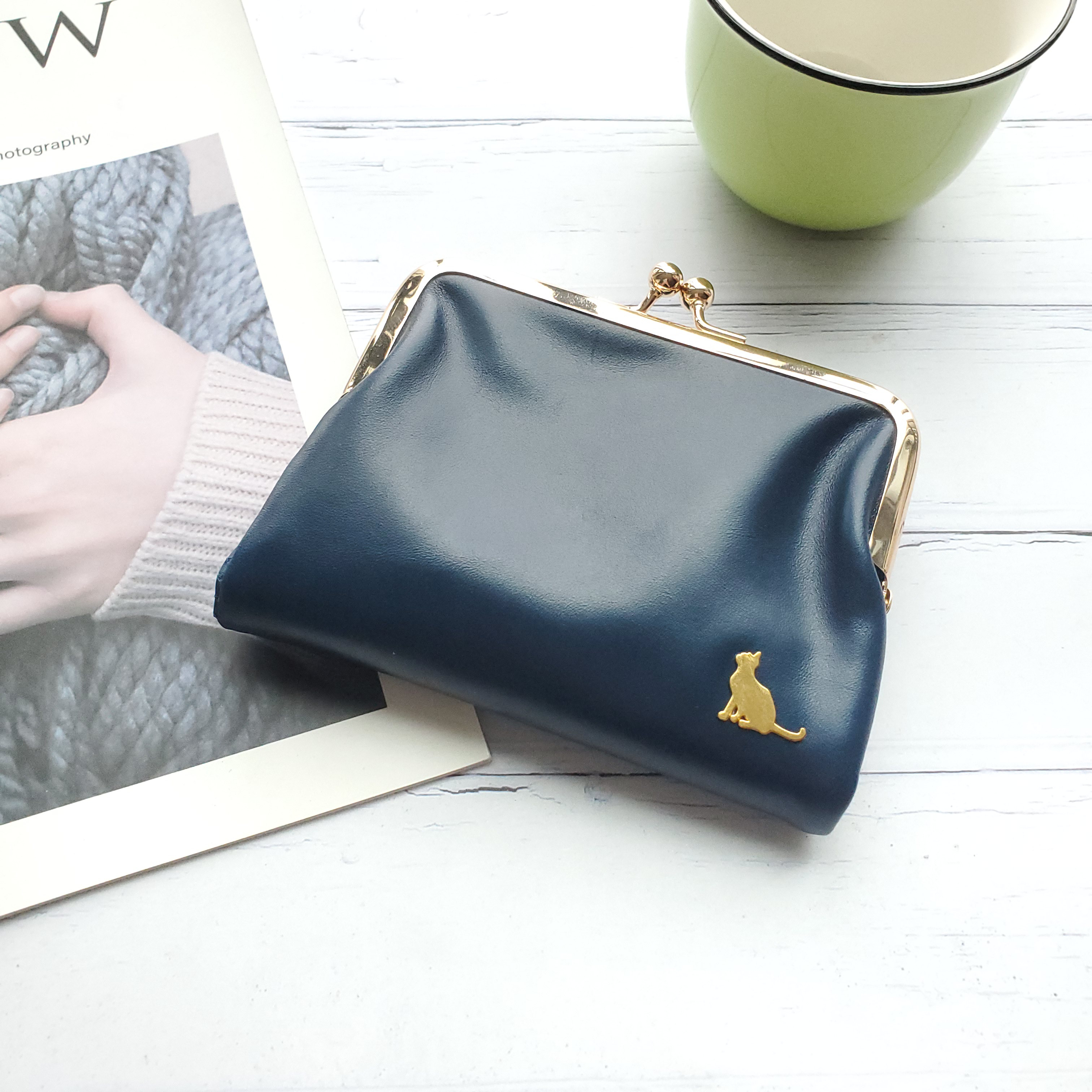 新品未使用☆ドゥーニーアンドバーグ　がま口財布、小物入れ　紺色　革製 DOONEY&BOURKE がま口財布の通販 by ATOM's shop｜ラクマ