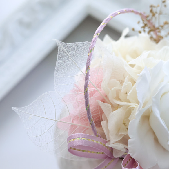 【お供え花・仏花】白を基調にした大輪のローズが美しい陶器　お悔み花・ペット用仏花 10枚目の画像
