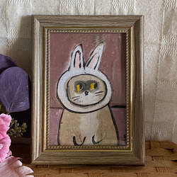 絵画。原画手描き【シャム猫はかわいいウサギの帽子をかぶっている】 1枚目の画像