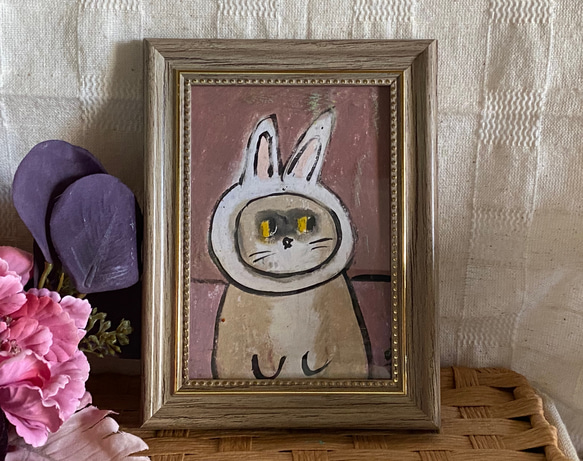 絵画。原画手描き【シャム猫はかわいいウサギの帽子をかぶっている】 1枚目の画像