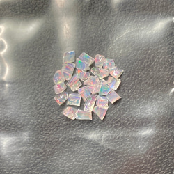 《合成オパール》(フローレスオパール) 原石 ピンク/赤斑 0.4g ⑬ 1枚目の画像