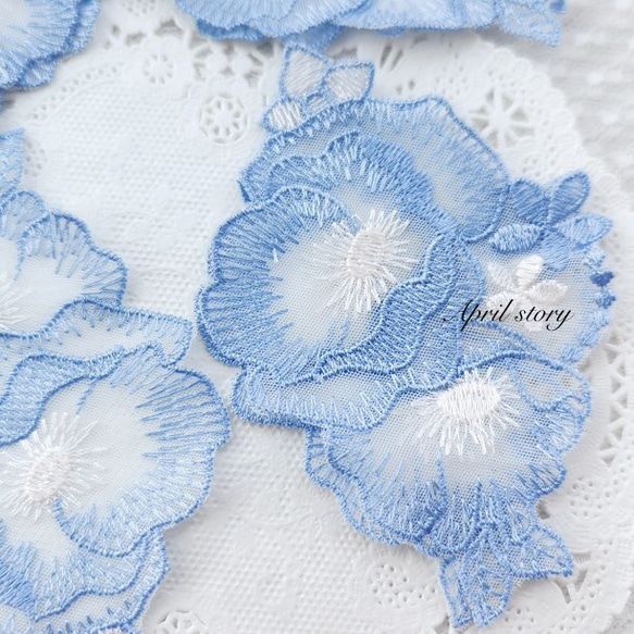 2枚/花　フラワー　ブルー系　透き通る　上品　優雅　アップリケ　モチーフ　刺繍　手芸 3枚目の画像