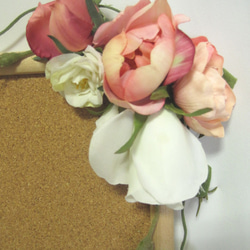 ウェルカムボード装花。アプリコットカラー。ピーチ。生花みたいで高品質な造花使用。ウェディングやインテリアに 3枚目の画像