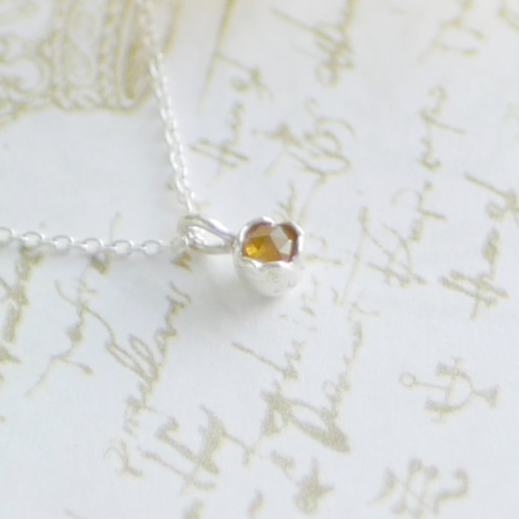 花つぼみのネックレス　　yellow round shape 2枚目の画像