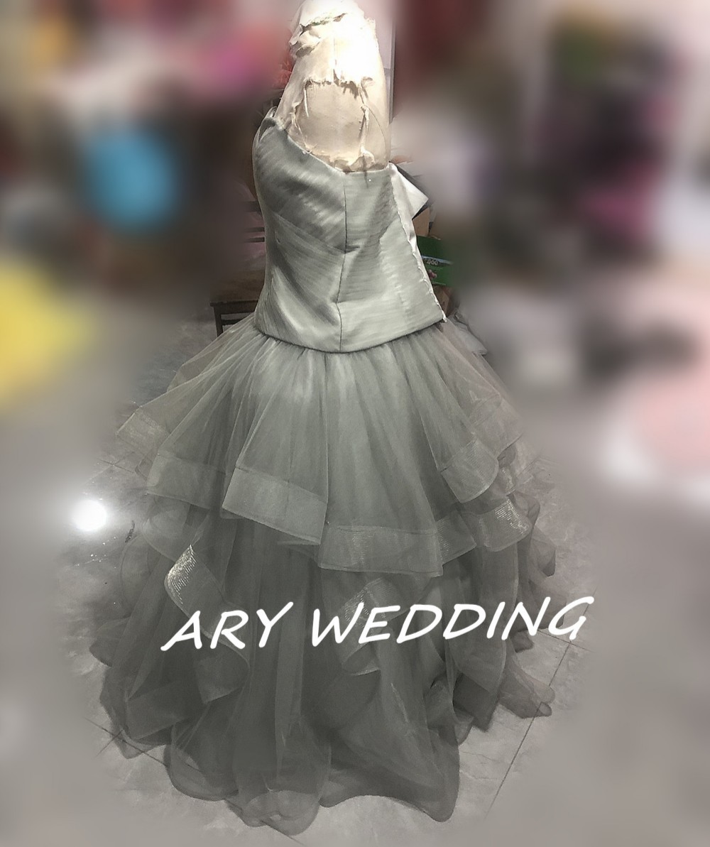 高品質！パーティードレス 薄グレー ベアトップ 上質オーガンジー  柔らかく重ねたチュールスカート 二次会