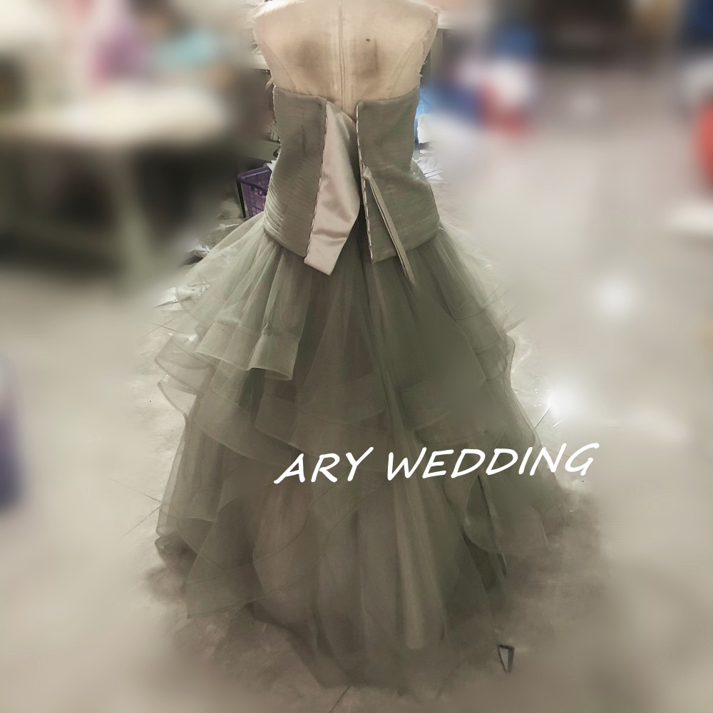高品質！パーティードレス 薄グレー ベアトップ 上質オーガンジー  柔らかく重ねたチュールスカート 二次会