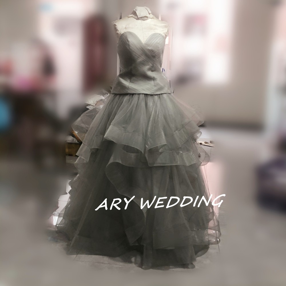 高品質！パーティードレス 薄グレー ベアトップ 上質オーガンジー  柔らかく重ねたチュールスカート 二次会