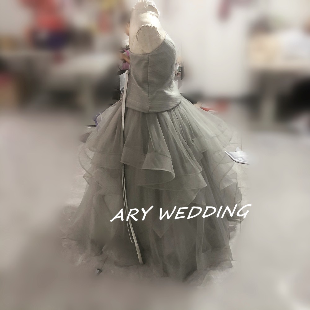 高品質！パーティードレス 薄グレー ベアトップ 上質オーガンジー  柔らかく重ねたチュールスカート 二次会