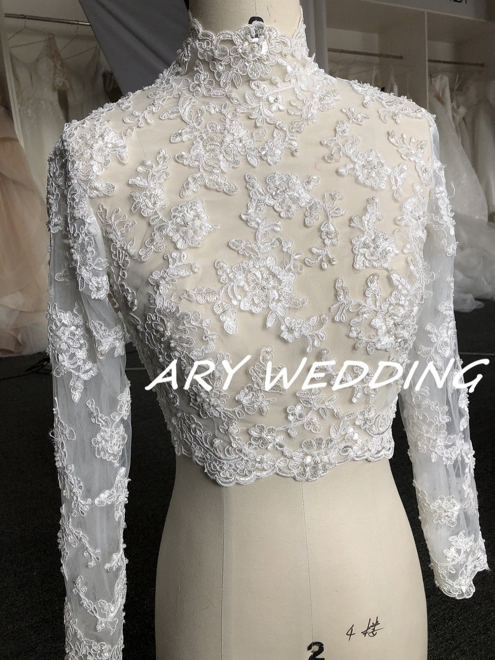 高品質！ウエディングドレス 長袖　 可憐な花刺繍のトップス ボレロ  結婚式/花嫁 前撮り