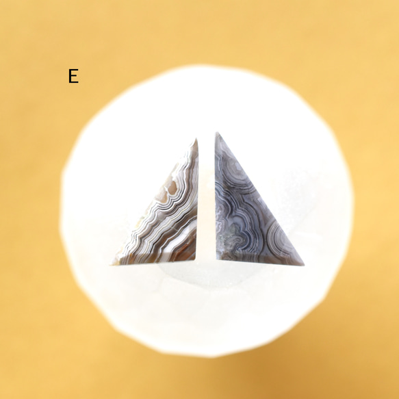 【金具変更可・選べる】ラグナレースアゲート　三角　サージカルステンレスシルバーフックピアス 9枚目の画像