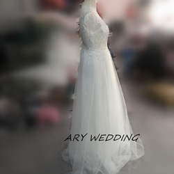 高品質！法式婚紗禮服前期拍攝米白色V領蕾絲垂涎禮服婚宴 第3張的照片