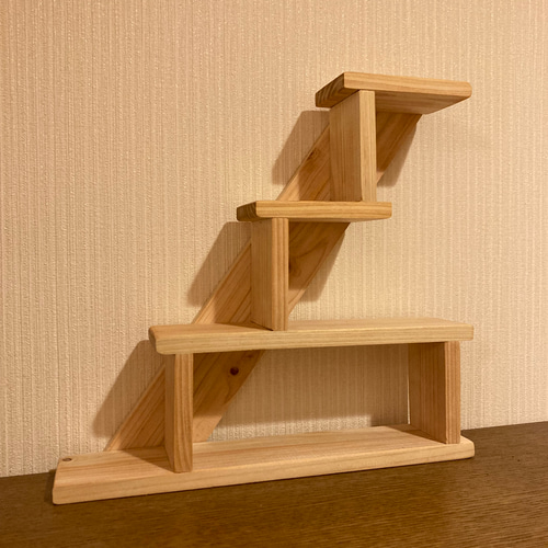 ヒノキの階段シェルフ2 壁掛けラック・ウォールシェルフ マイキー 通販