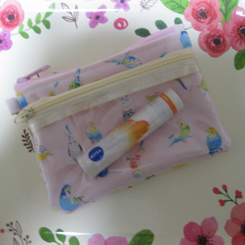 ダブルファスナーポーチ クリアポケットには小銭やカード、リップ、お