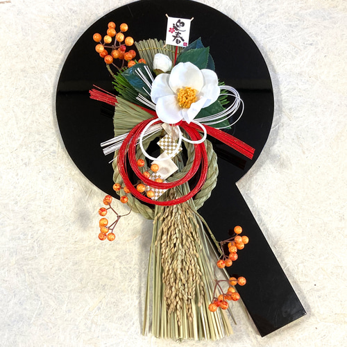 白椿とサンキライのしめ縄 サンキライと白椿のお正月しめ縄飾り