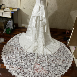 高品質！ウエディングドレス オフホワイト オフショル   3D立体レース刺繍  結婚式/披露宴/挙式 1枚目の画像
