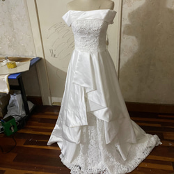 高品質！ウエディングドレス オフホワイト オフショル   3D立体レース刺繍  結婚式/披露宴/挙式 2枚目の画像