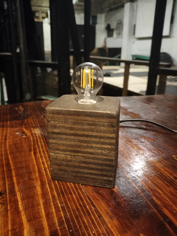 アンティーク風　ベッドサイドランプ　ライト　ウォルナットカラー 1枚目の画像