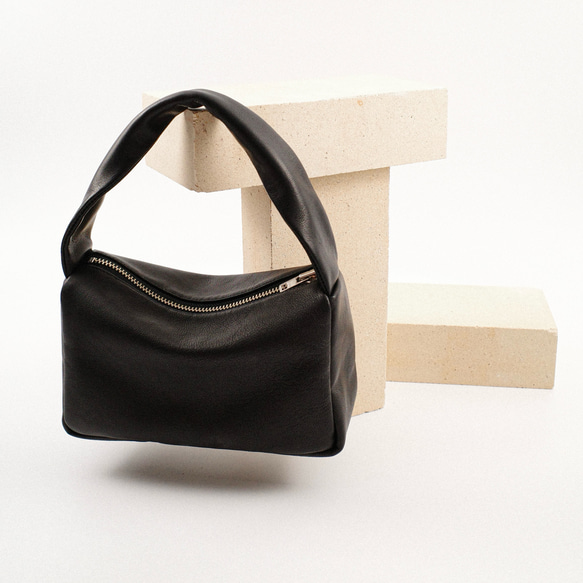 期間限定45%オフ】S レザーハンドバッグ 黒 ブラック 本革