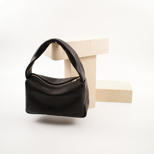 期間限定35%オフ】S レザーハンドバッグ ポーチ付き 黒 ブラック 本革