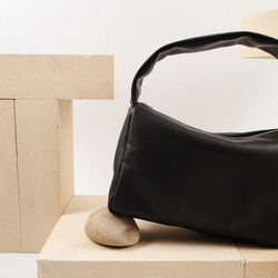 【期間限定35%オフ】S レザーハンドバッグ ポーチ付き 黒 ブラック 本革 小さめ 10枚目の画像