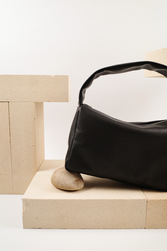 【期間限定35%オフ】S レザーハンドバッグ ポーチ付き 黒 ブラック 本革 小さめ 10枚目の画像