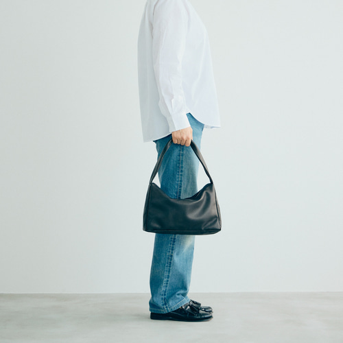 期間限定35%オフ】 M レザーハンドバッグ レザーポーチ付き 黒