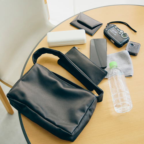 m*i様 ハンドバッグ ヌメ革 無印良品 トートバッグ かばん 黒 ブラック M MUJI (無印良品)（トートバッグ）のフリマアイテム一覧