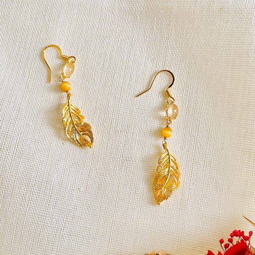 ルチルとゴールデンタイガーアイのフェザーピアス・:*+. ピアス  