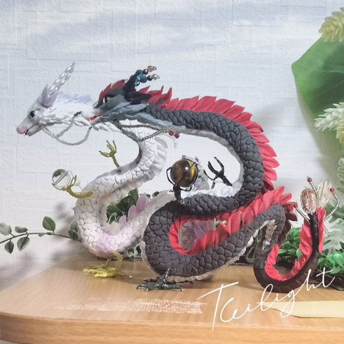 タイガーアイ　龍　彫り物　置物 天然石彫刻置物 タイガーアイ 龍 台座付き : 陽和堂 - 通販