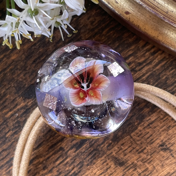 ガラスの ヘアゴム 花ひとつぶ　　紫 1枚目の画像
