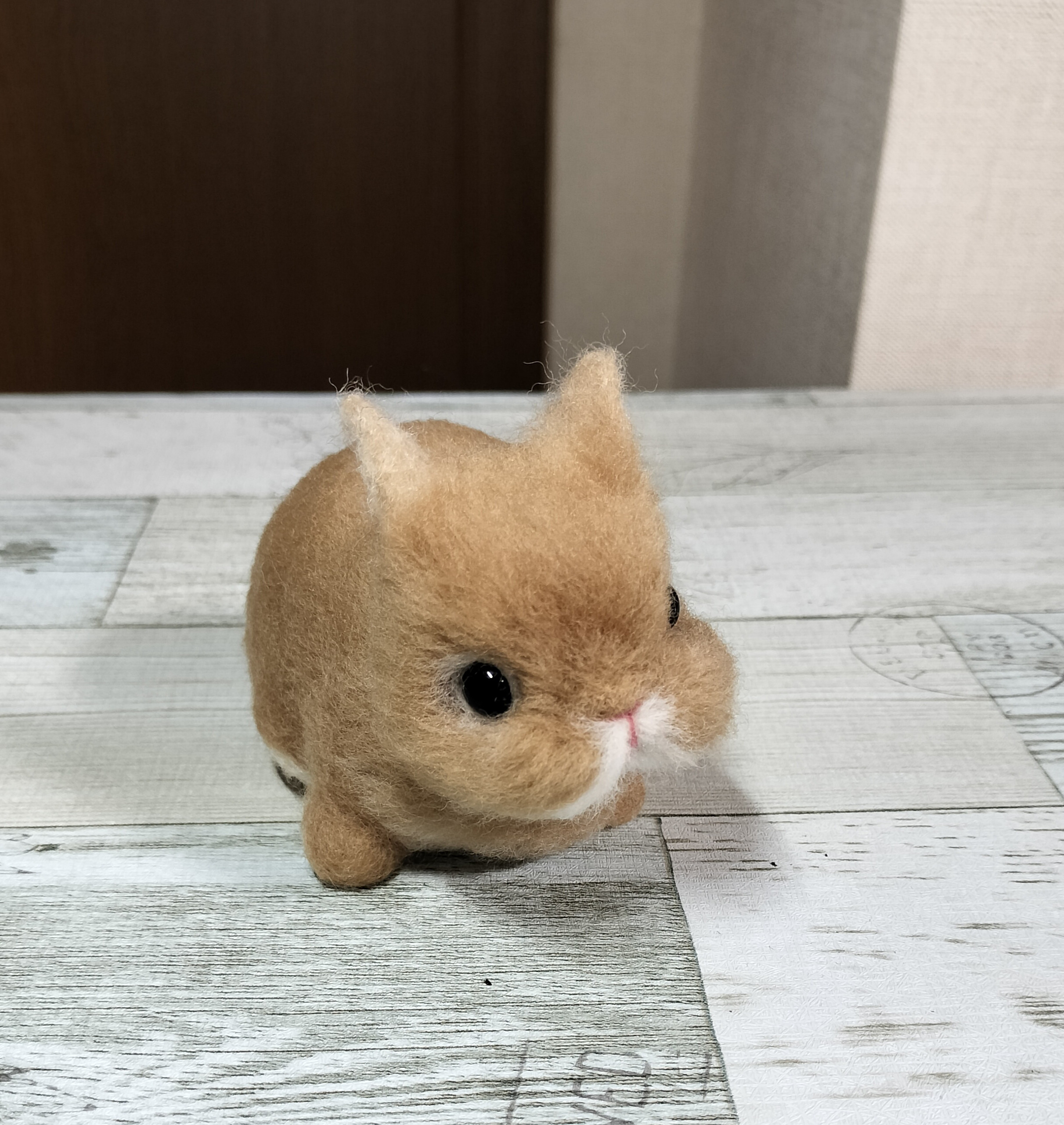 羊毛フェルト。シマエナガ。カゴ付き。 素早く
